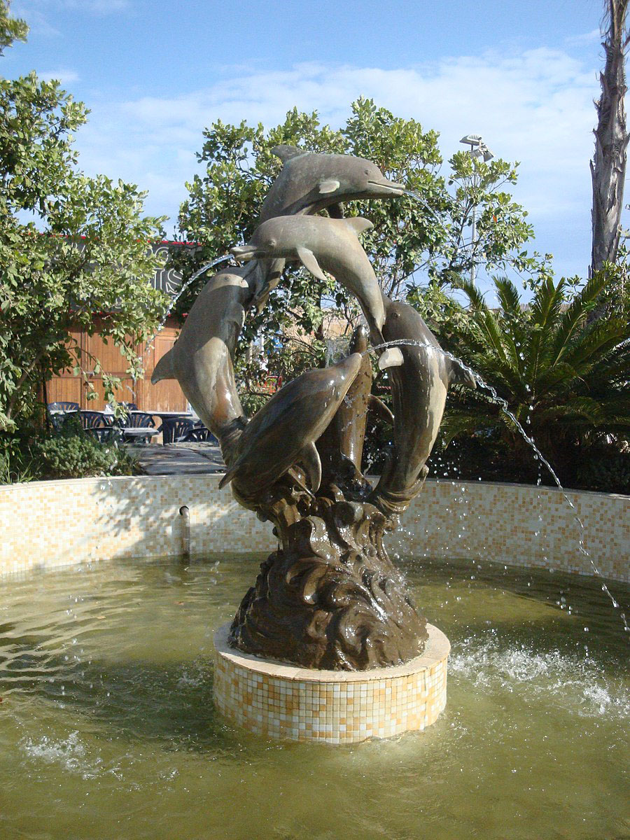 The Elegance of Dolphin Fountains: Perfect for Interior Decor