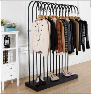 Liaparo tsa Tšepe Rack Floor Hanger Clothes Display Stand Mahlakoreng a Mabeli Holimo le Tlase Layered Iron Lesela Rack Shelf Clothing Shelf