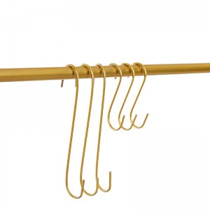 crochets dorés en forme de S
