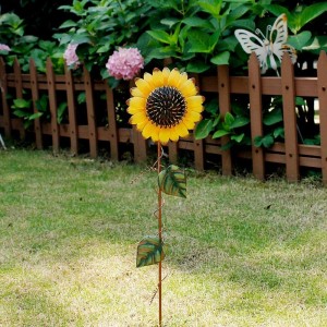 Factory Outlets China Outdoor Decorative Solar Garden Light Metal Ladybug Flower Stakes Ornament Lamp for Patio Outside