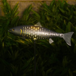 Solar Garden Lights Metal Fish Decorative Stake para sa Outdoor Patio Yard Dekorasyon, Warm White LED Solar Path Lights (Silver-2)
