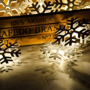 Flikkerende geleide battery-aangedrewe Snowflake Fairy String Light vir Kersfees Buitelugfabriek