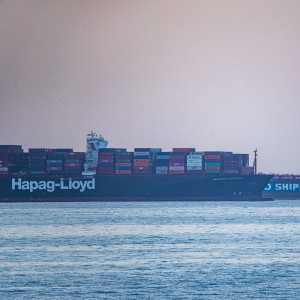 Prekių gabenimas iš Kinijos į trečiosios šalies sandėlį Niujorke jūra + sunkvežimis
