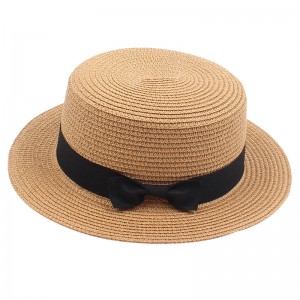 Ženski klobuk za sončenje na plaži