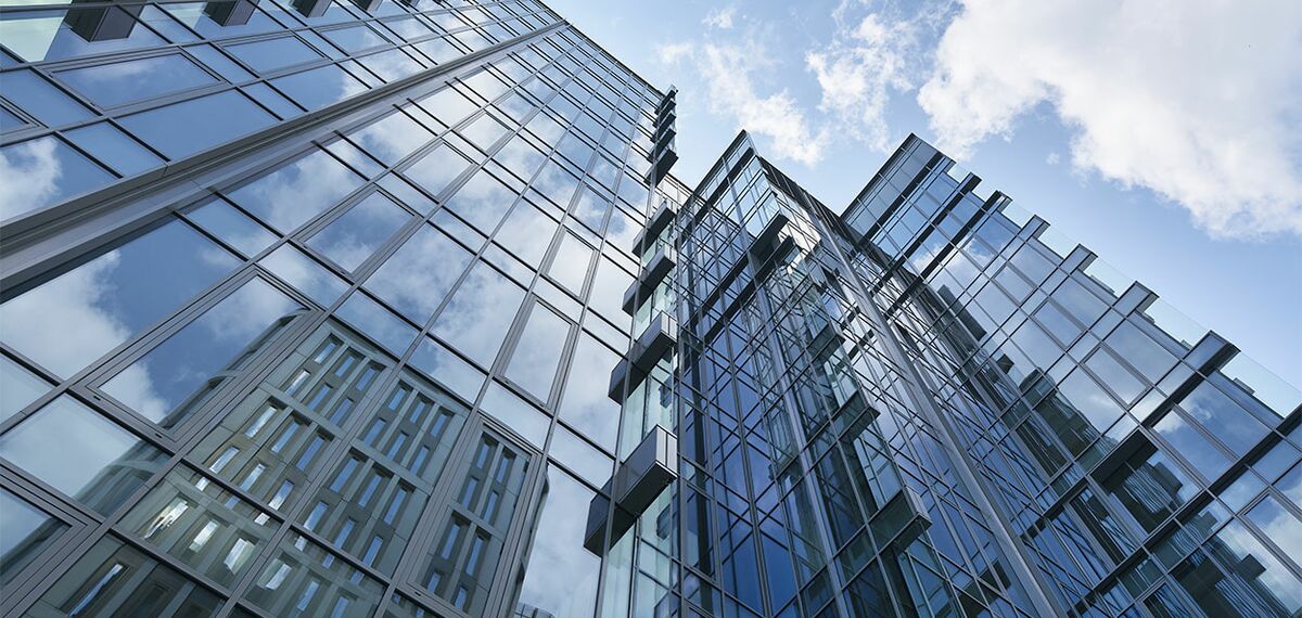 How to look at glass curtain wall breakage in applications？