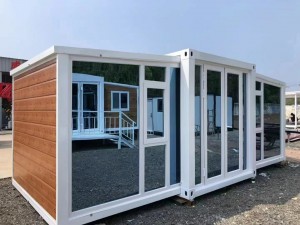 Double wing folding room