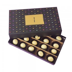 여러 가지 작은 초콜릿이 딸기로 덮인 선물 상자 맛 케이크 믹스 레시피 아이디어 배달을 봅니다.
