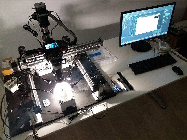 Automatisoidut Stack & Stitch -järjestelmän robotit (Z-akselin lineaarinen kamera)