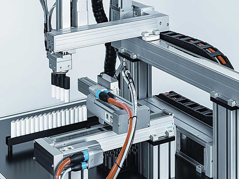 Mouvement linéaire pour la manutention robotisée dans les entrepôts automatisés