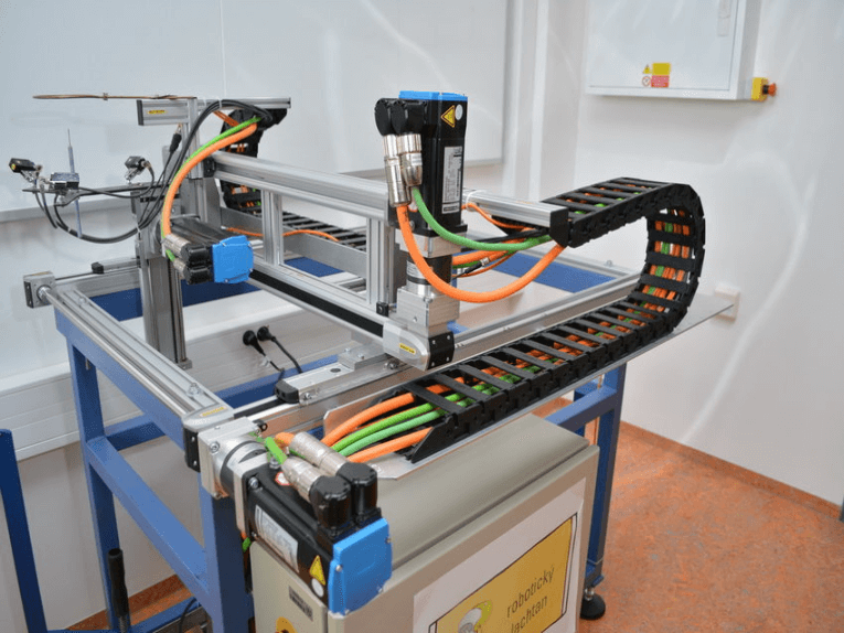 סוגי רובוטים לייצור אלקטרוניקה