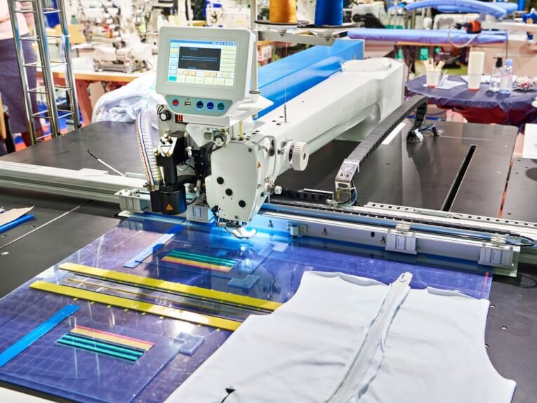 Robots de costura: cómo la robótica resuelve las aplicaciones más desafiantes