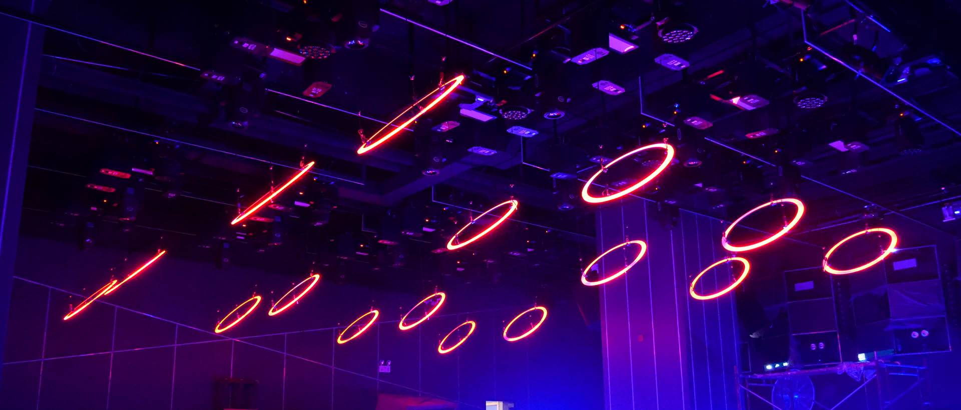 Anel LED Kinetic 2020 para proxecto de bar lounge do club (3)