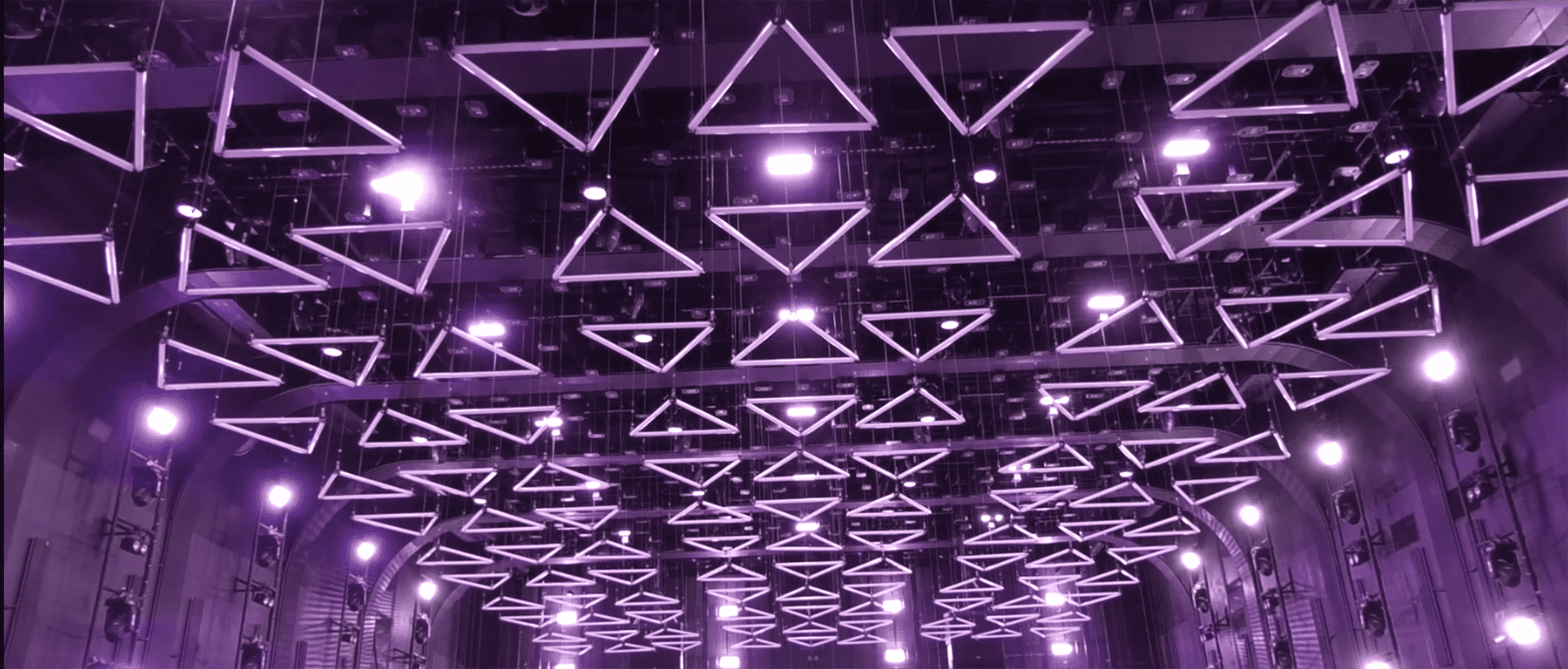 OG Club բեմի լույսերի և կինետիկ լուսավորության համակարգի ամբողջական ակումբային նախագծի լուծումով (4)