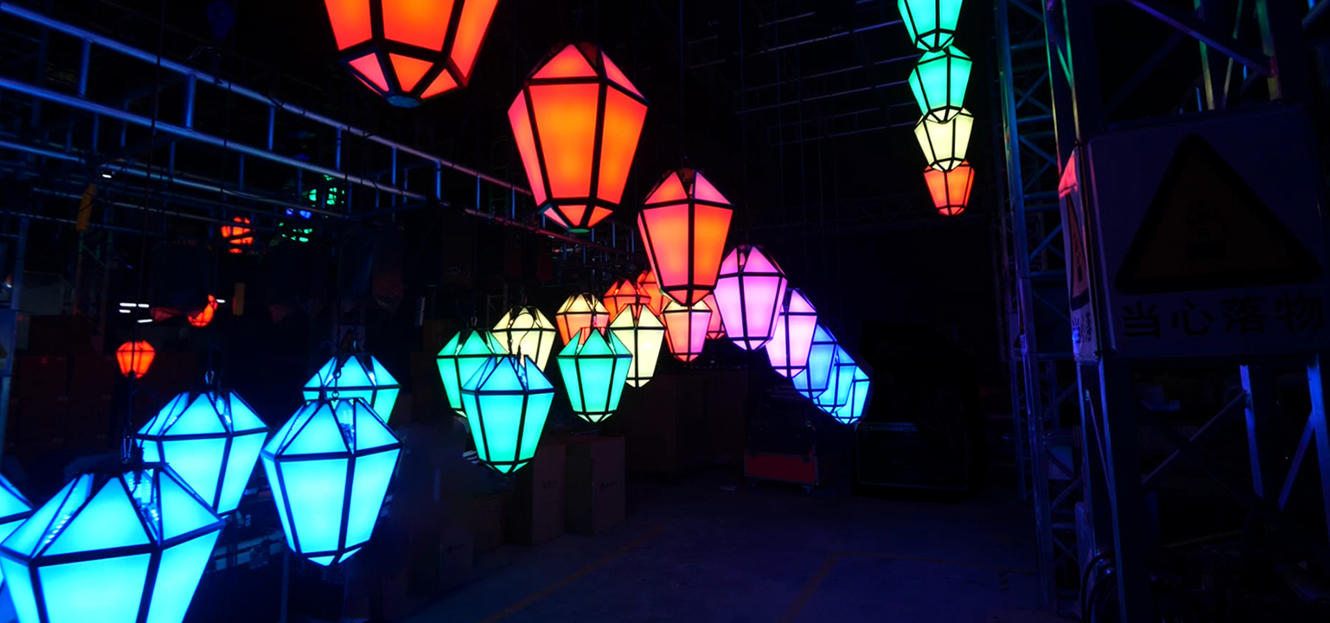DLB Custom Kinetic led lantern for night club