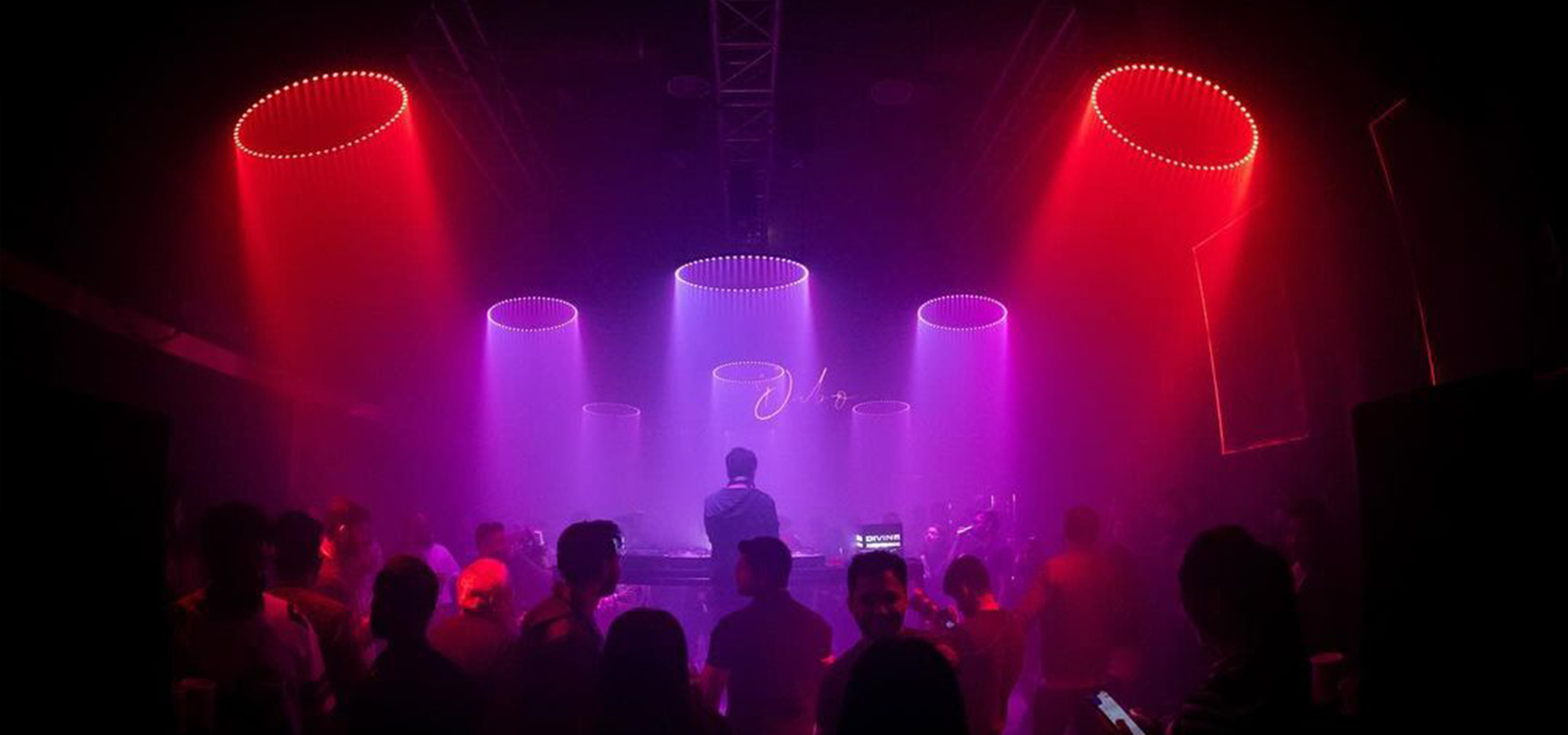 DLB brings the most creative lifting lights to Bullzeye club to create a top bar atmosphere