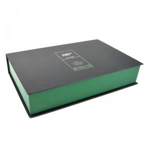 A caixa de papel para cuidados com a pele é inserida com caixa tipo livro em pvc