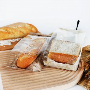 Envasado de alimentos de fondo plano branco pequeno, galletas, envasado de baguette, pan marrón, sándwich, bolsa de papel kraft con ventá transparente