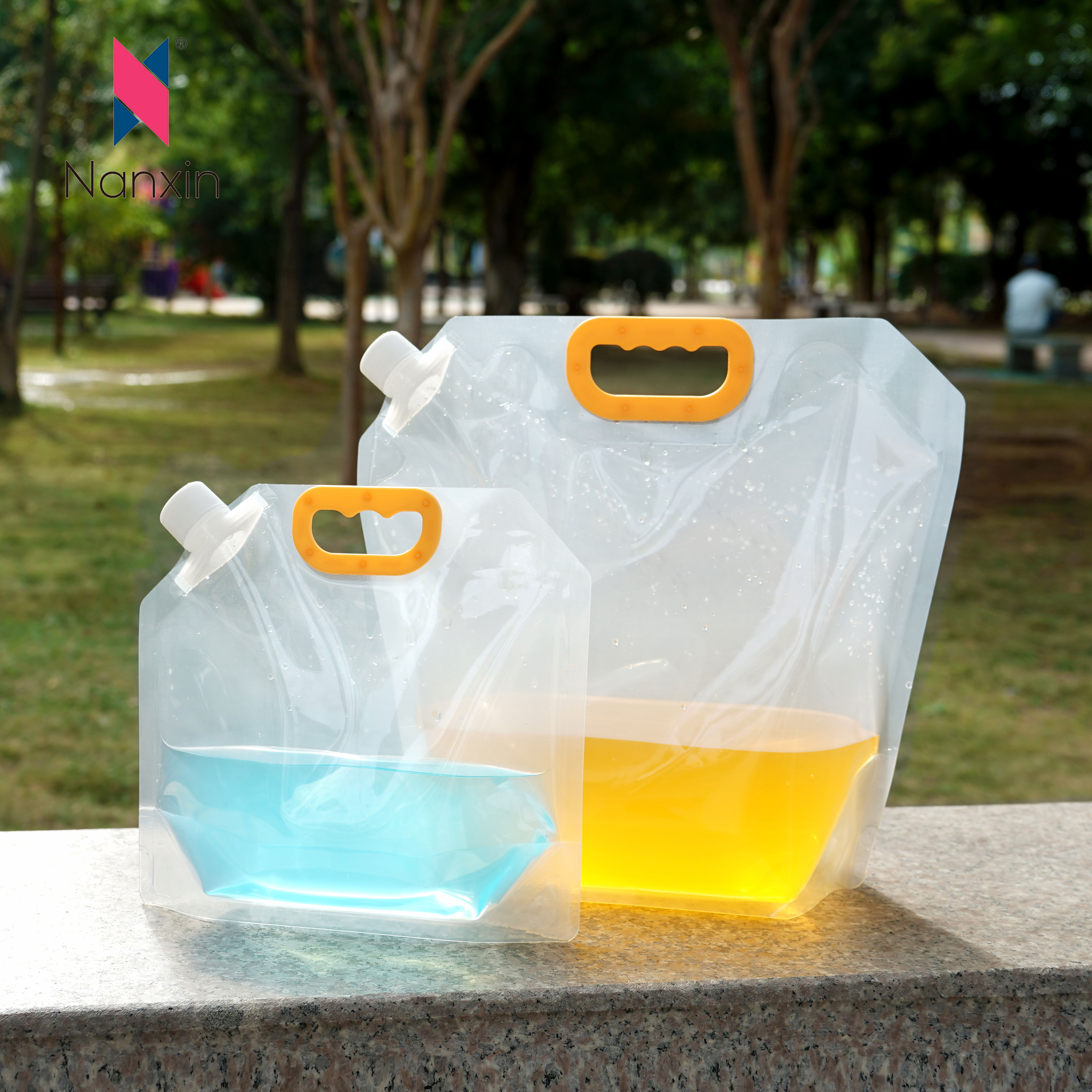 Engros bærbar gallon brugerdefineret dyse vaskemiddel, flydende drikkepose Vandbeholder plastik drikkepose med tud