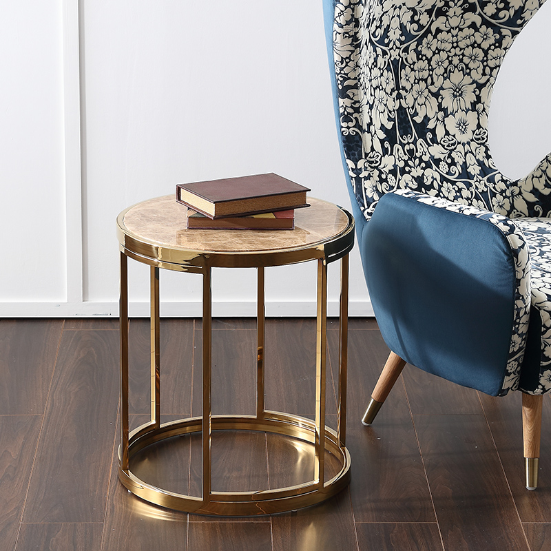 What are the characteristics of the metal coffee table with metal coffee table legs