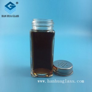 Tovarniški stekleni kozarec za začimbe z zaprtim kovinskim pokrovom