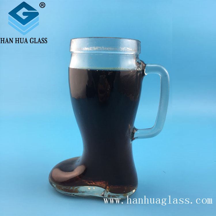 Talagsaong porma nga transparent glass handle cup