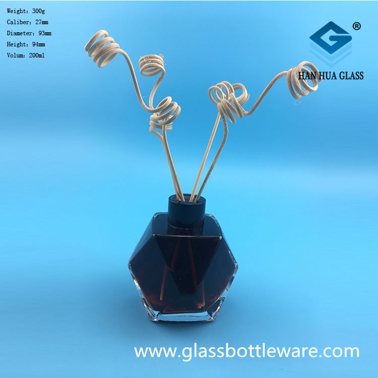 Manufacturer’s direct sales of 200ml crystal white material flameless rattan glass volatilizer bottle Featured Image