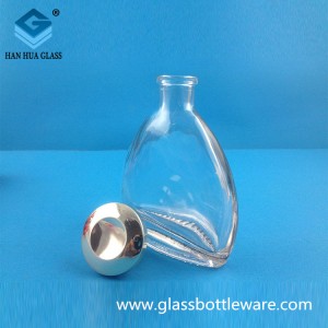 Manufacturer of 50ml flat glass wine bottle
