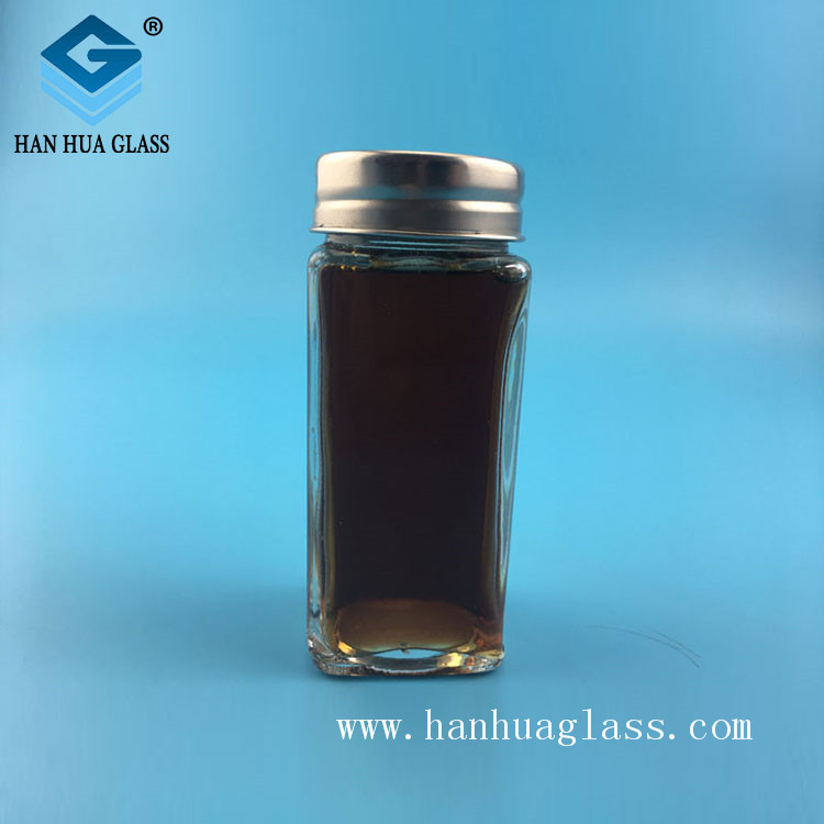 Factory glass spice jar na may selyadong metal na takip