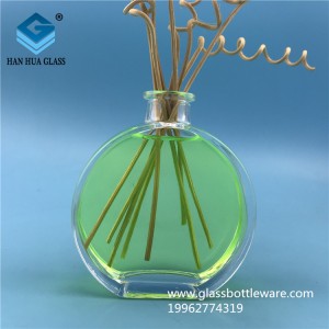Wholesale of 100ml oblate circular aromatherapy glass bottles