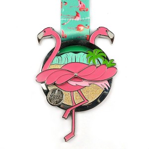 Nagpakita sa spinning Flamingo Medal alang sa Virtual Run