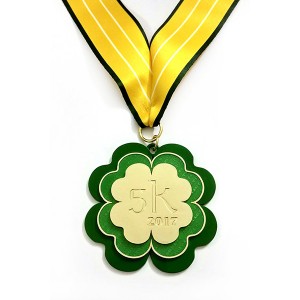 Bespoke zelená transparentní medaile s listy tvarovanými