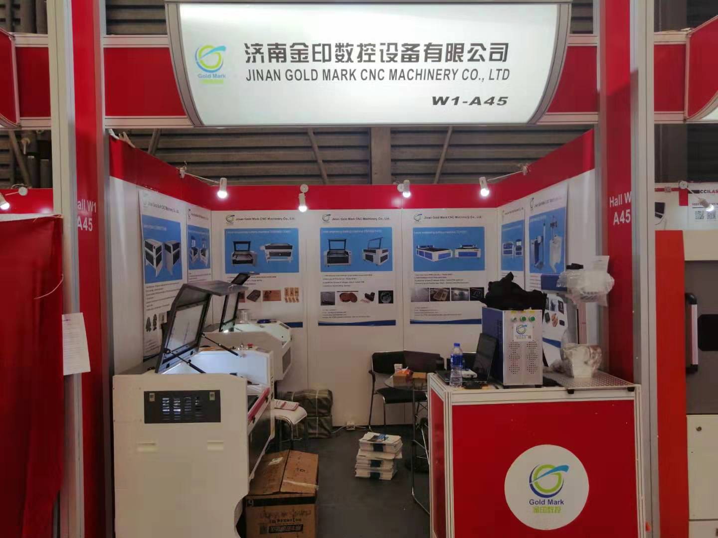 Jinan ora marko cnc machiner co.,ltd.kun stelproduktoj rivelis la ekspozicion pri reklama emblemo SIGN CHINA 2019.