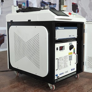 मेटल रस्ट पेंट ऑइल डस्टसाठी फॅक्टरी किंमत फायबर लेसर क्लीनिंग मशीन 1000w 2000w 3000w.