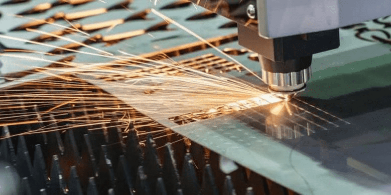 Care este munca de pregătire înainte de a utiliza mașina de tăiat cu laser cu fibre