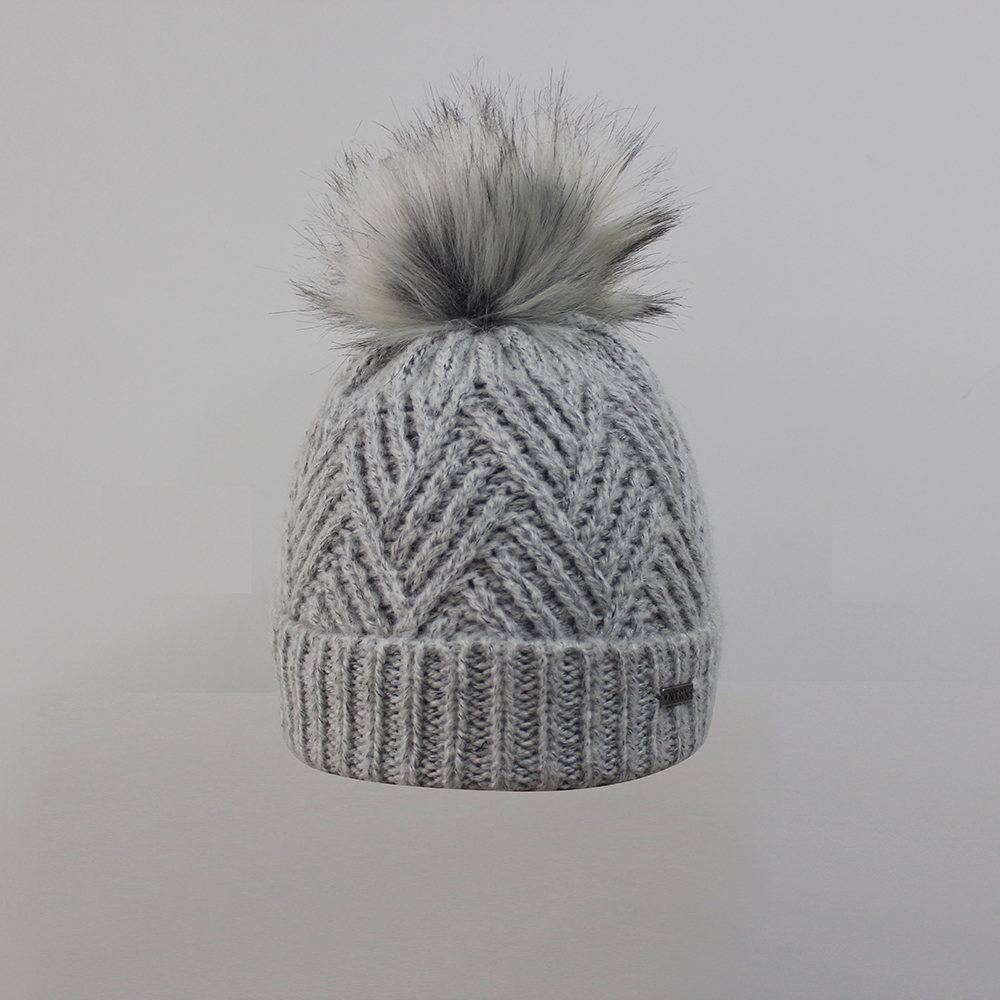 Fashionable knitted beanie with pompon