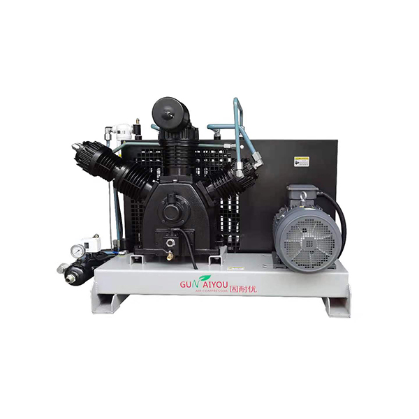 Medium pressure piston air compressor