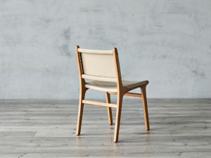 Vintage պինդ փայտից ճաշասենյակի աթոռ՝ փափուկ պաստառով