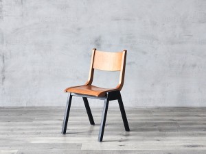 Cadeiras de jantar de madeira de designers famosos