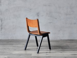 Slávni dizajnéri drevené jedálenské stoličky