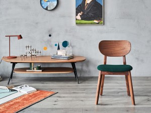 Cadira de menjador de fusta massissa amb tela