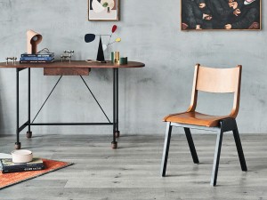 प्रसिद्ध डिजाइनर लकड़ी के खाने की कुर्सियाँ