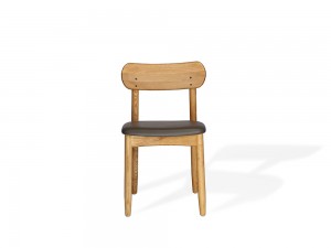 Cadira de menjador amb estructura de fusta massissa amb seient entapissat