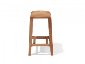 Moderná barová stolička z masívneho dreva