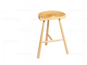 Jednoduchá vnútorná barová stolička z masívneho dreva