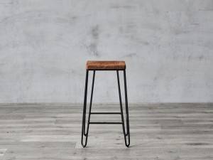 Vintažinio stiliaus pramoninė baro kėdė su metaliniu pagrindu
