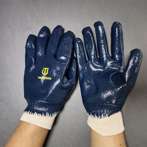 Anti-cold and anti-oil winter nitrile gloves