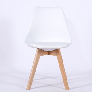 Dobří velkoobchodní prodejci Čína 2021 Moderní design Levná cena PP Plastový restaurační nábytek Lehká restaurační židle Kovová noha Plastová jídelní židle
