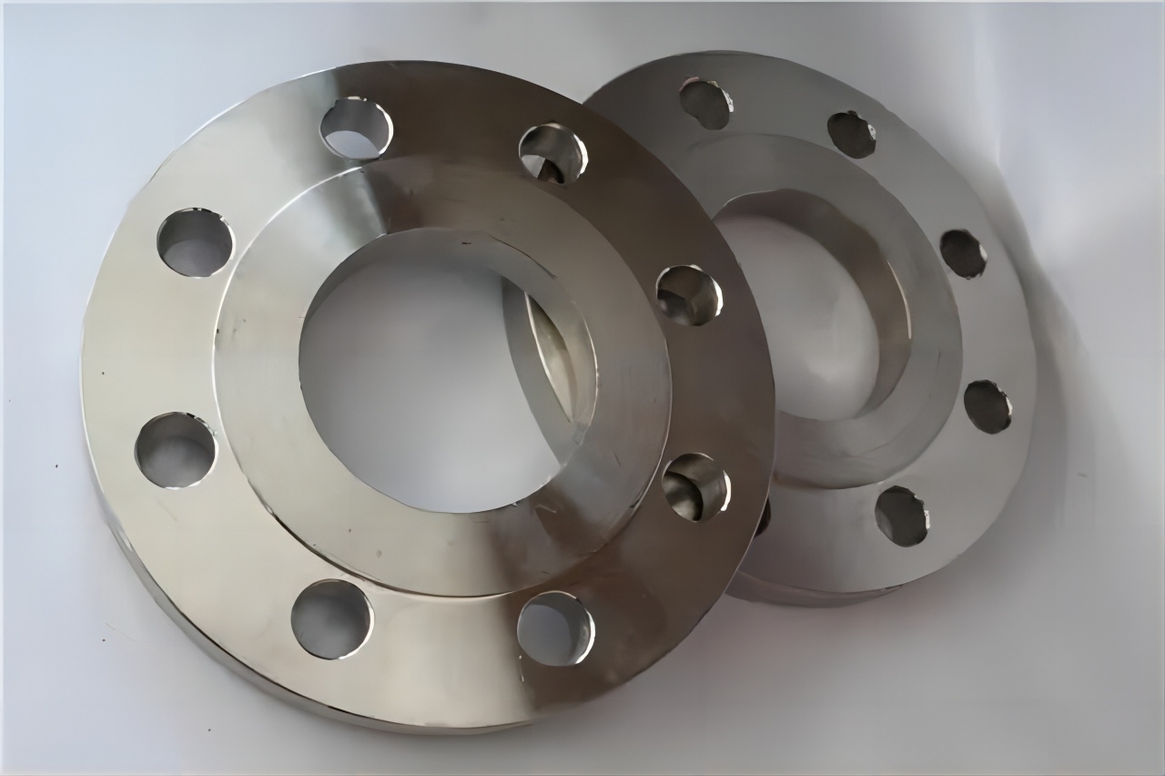 What are the similarities and differences between lap joint flange and hubbed slip on flange？