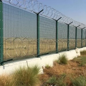 Поцинкована ограда против пењања