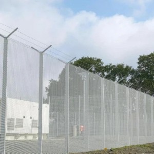 Pozinkovaný plot proti stoupání